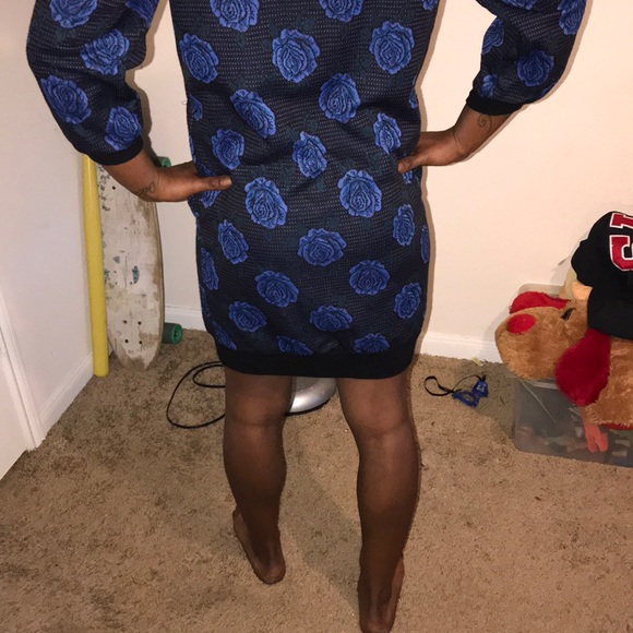 💥💥HP💥💥 Black & Blue Rose Dress - Picture 2 of 4